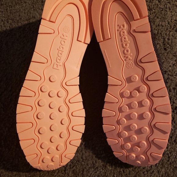 Rare Women's size 10 Reebok - Picture 4 of 4